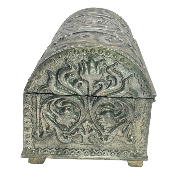 Vintage Jewelry Box with Silver Metal Cladding Tulips and soft Red Felt Lining - Picture 3 of 9